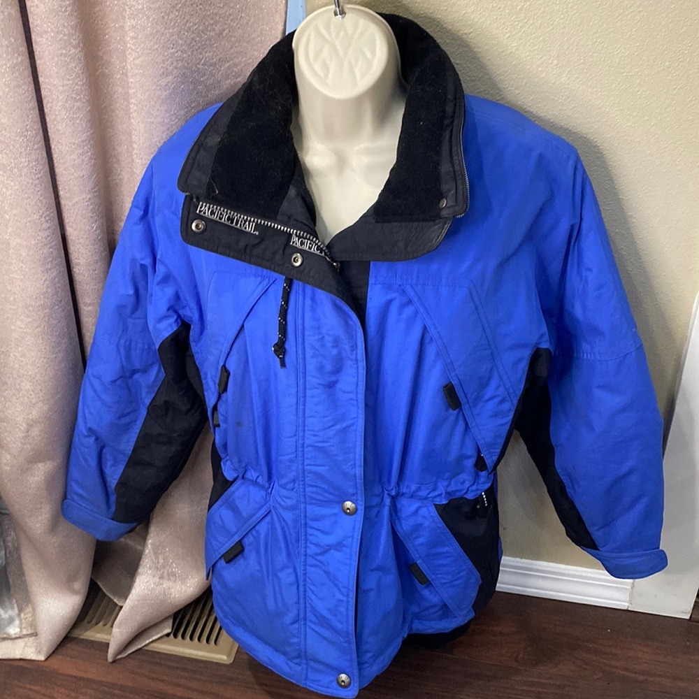 PacificTrail Women’s winter coat. Size small petite. Very thick and comfy.